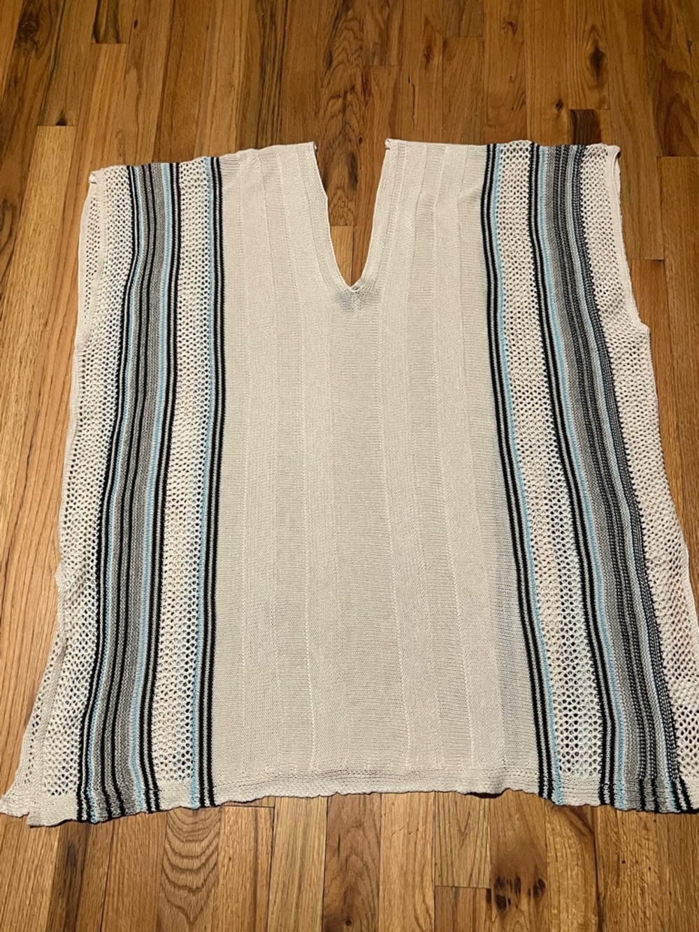 Coco Carmen Coastal Knit Poncho Cover-Up - One Size - Great Condition - Picture 3 of 8